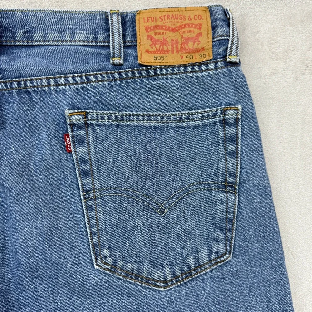 Levi's 505 Regular Fit Jeans Mens 40x30 Blue Straight Leg Medium Wash Denim